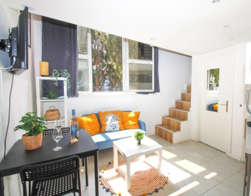 Louisa Yourhosthelper Appartement